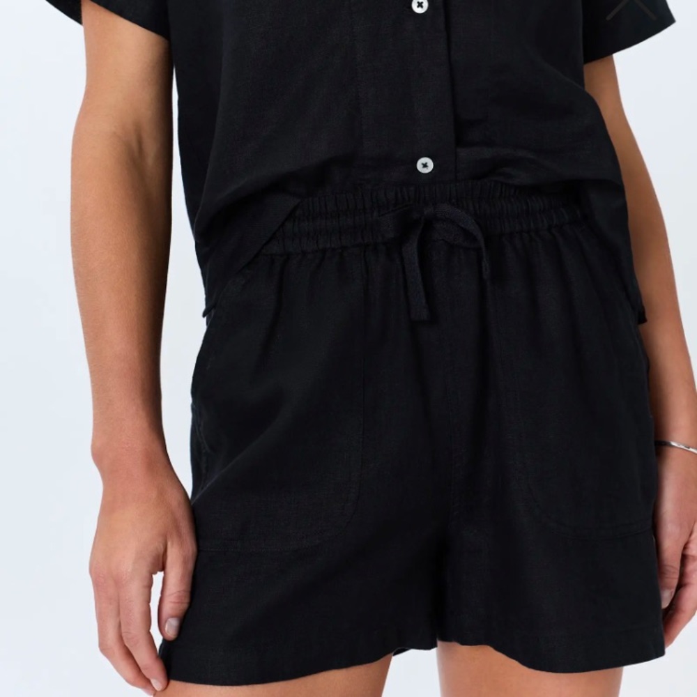 Quince 100% European Linen Shorts in Black